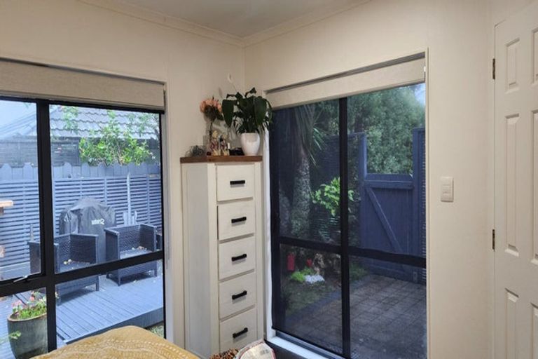 Photo of property in 38 Esther Place, Red Beach, 0932