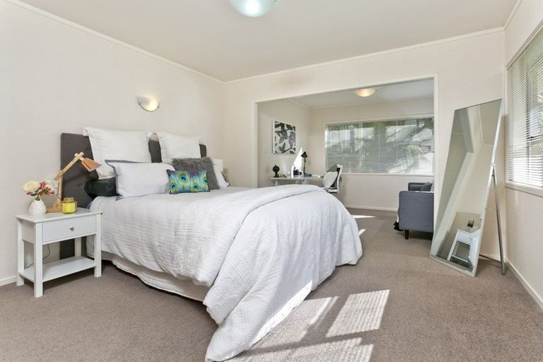 Photo of property in 2/1 Sylvan Park Avenue, Milford, Auckland, 0620