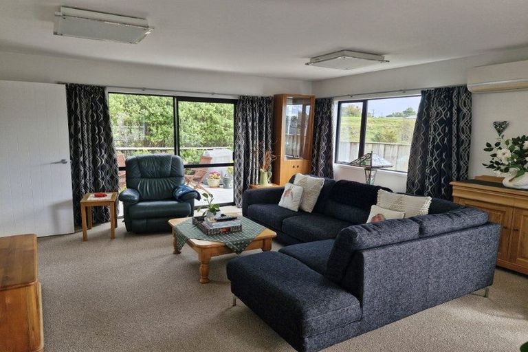 Photo of property in 11 Heta Road, Highlands Park, New Plymouth, 4312