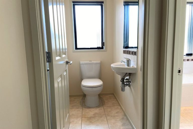 Photo of property in 420 Mangorei Road, Highlands Park, New Plymouth, 4312