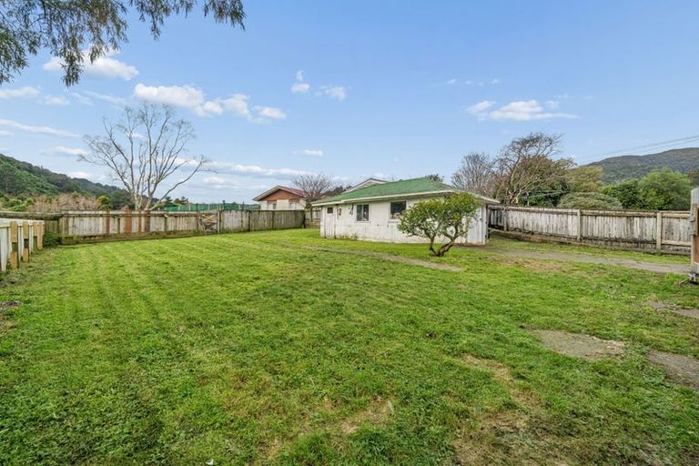 Photo of property in 95a Hine Road, Wainuiomata, 5014