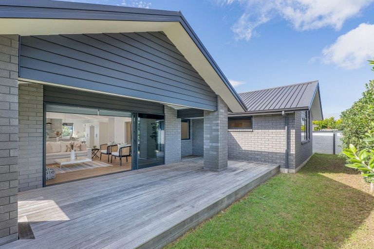 Photo of property in 18 Awatea Drive, Whitianga, 3510