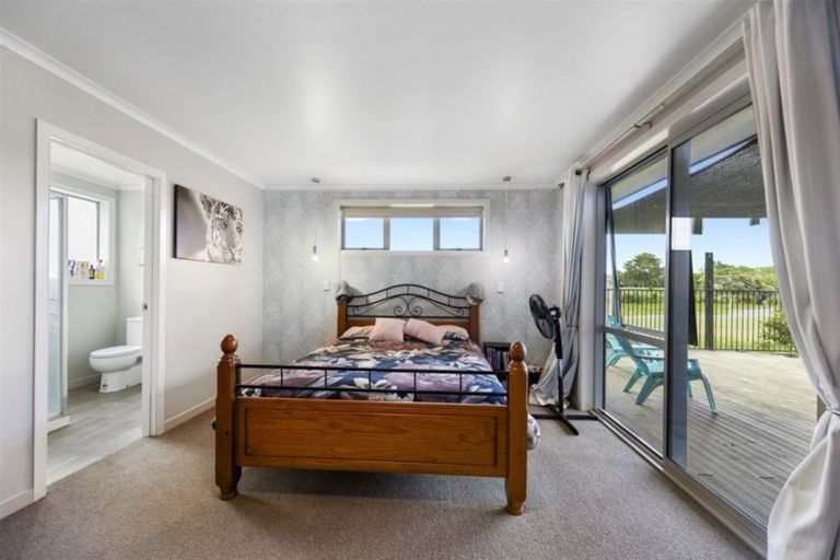 Photo of property in 64 Butterworth Crescent, Papamoa Beach, Papamoa, 3118