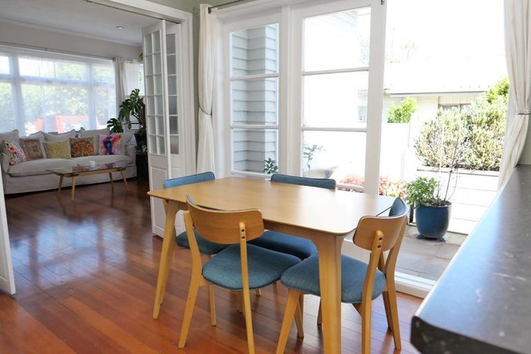 Photo of property in 213 Te Moana Road, Waikanae, 5036