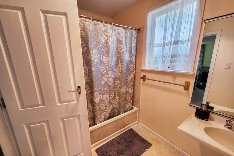 Photo of property in 40 Oregon Drive, Maoribank, Upper Hutt, 5018