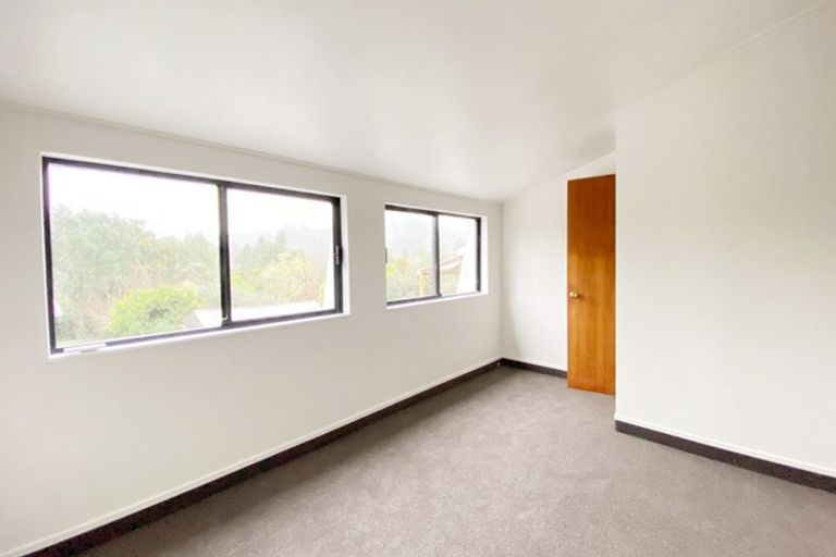 Photo of property in 16 Opanuku Road, Henderson Valley, Auckland, 0612