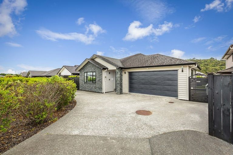 Photo of property in 16 Sir Lincoln Drive, Kumeu, 0810