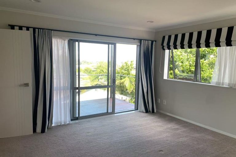 Photo of property in 436a East Coast Road, Windsor Park, Auckland, 0630