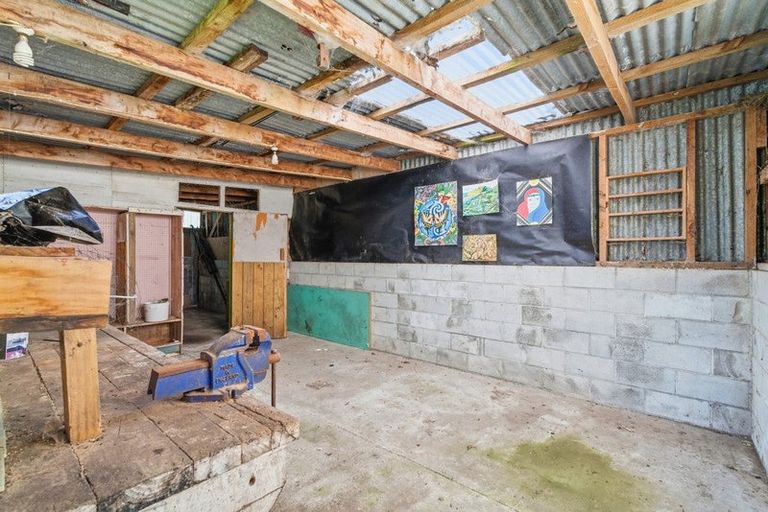 Photo of property in 31 Weraroa Road, Waverley, 4510