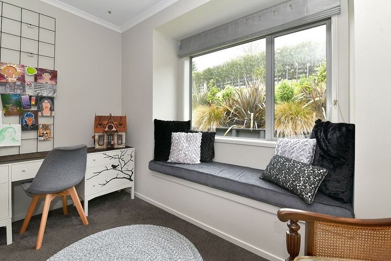 Photo of property in 25 Hobbs Road, Matakatia, Whangaparaoa, 0930