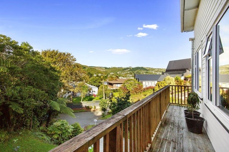 Photo of property in 6 Thomas Hook Street, Tawa, Wellington, 5028