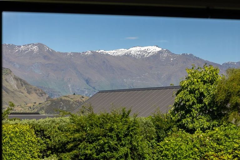 Photo of property in 5 Centre Crescent, Wanaka, 9305