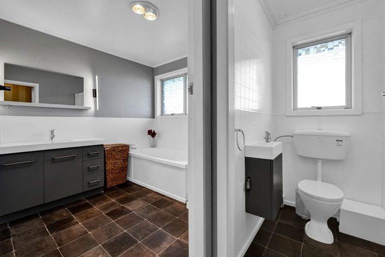 Photo of property in 17 Dives Avenue, Hawera, 4610