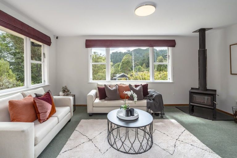 Photo of property in 40 Jocelyn Crescent, Pinehaven, Upper Hutt, 5019