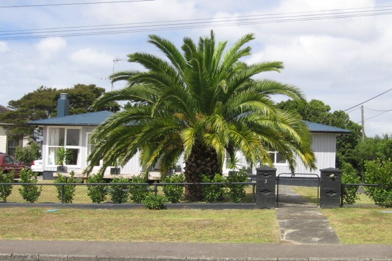 Photo of property in 1/3 Tramway Road, Beach Haven, Auckland, 0626