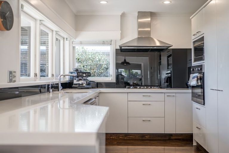 Photo of property in 25 Bradbury Road, Botany Downs, Auckland, 2010