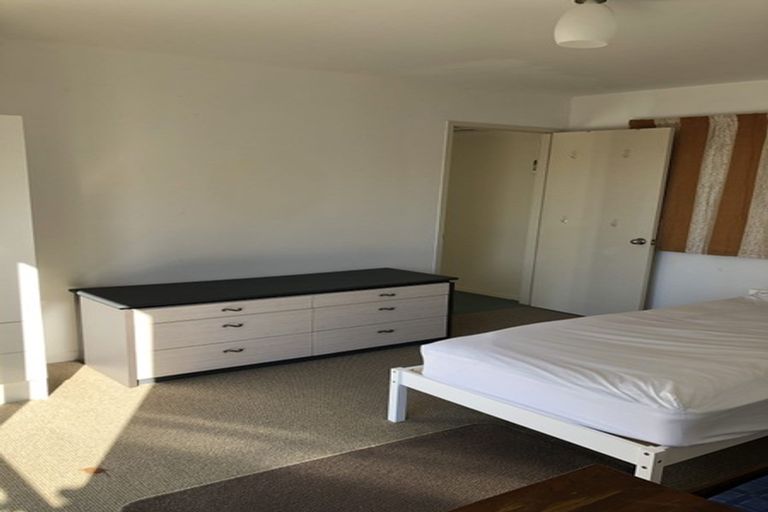 Photo of property in 903 West Coast Road, Waiatarua, Auckland, 0604