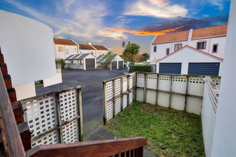 Photo of property in 6 Winery Way, Henderson, Auckland, 0612