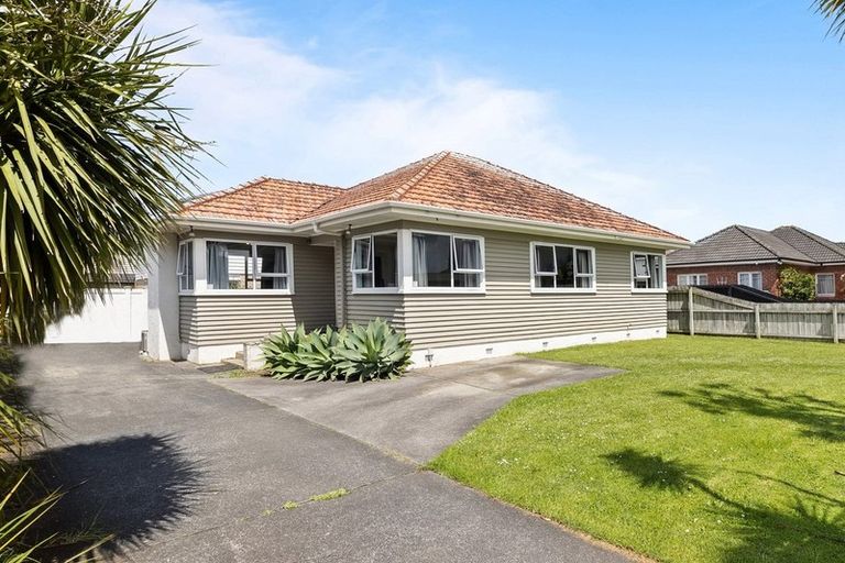 Photo of property in 17 Nicholson Avenue, Papatoetoe, Auckland, 2025