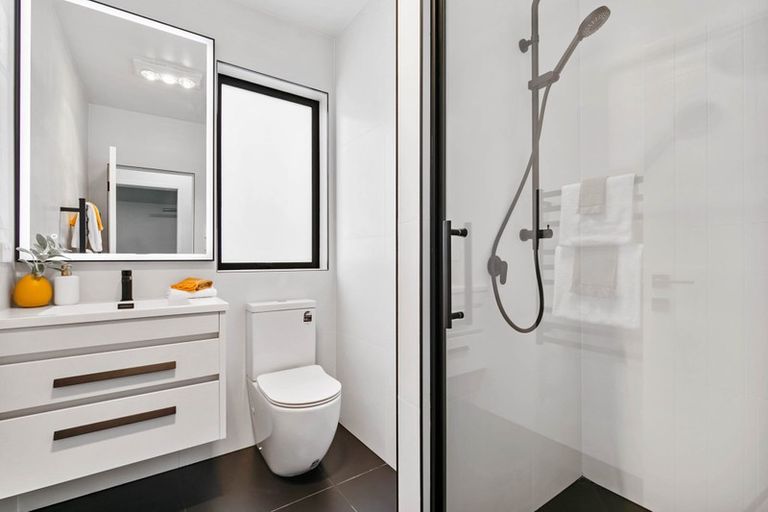 Photo of property in 54d Te Atatu Road, Te Atatu South, Auckland, 0610