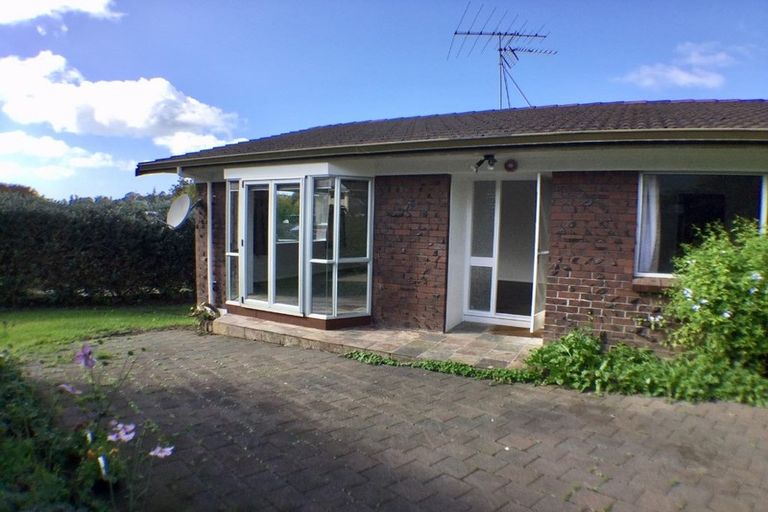 Photo of property in 2/27 Mannering Place, Hillcrest, Auckland, 0627