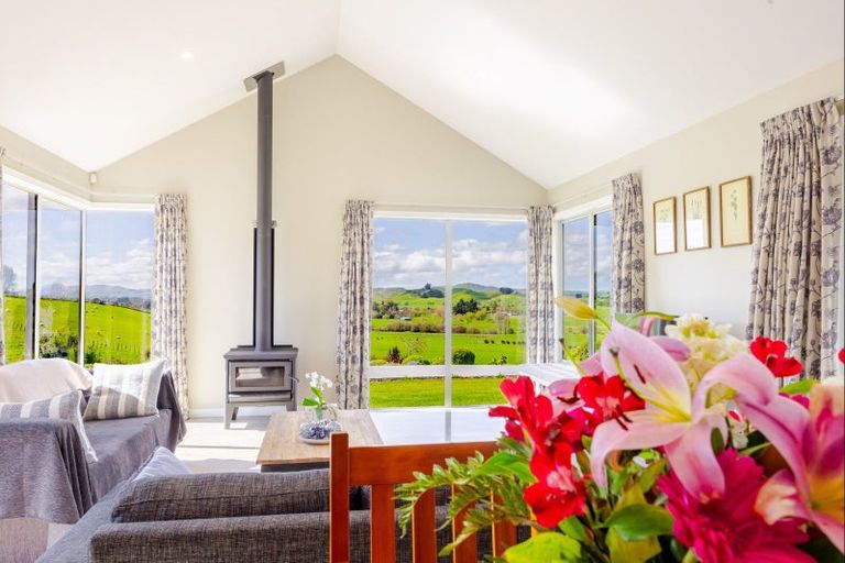 Photo of property in 45 Highlands Drive, Waipawa, 4277