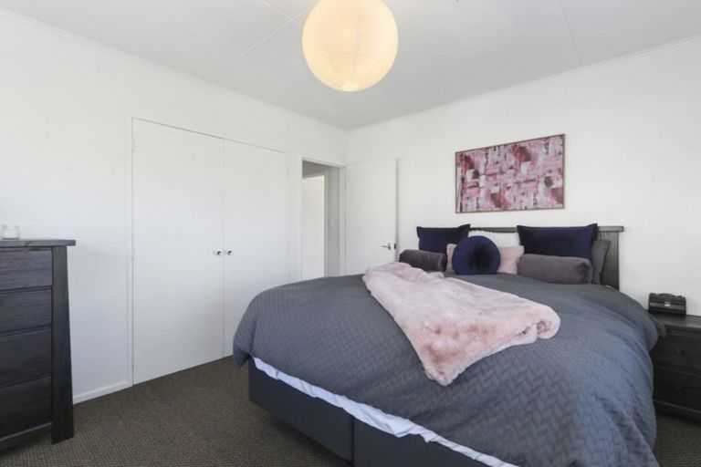 Photo of property in 279 Wellington Road, Wainuiomata, Lower Hutt, 5014