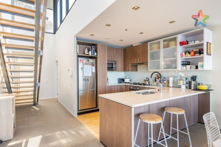 Photo of property in Patent 326 Apartments, 507s/326 Evans Bay Parade, Hataitai, Wellington, 6021