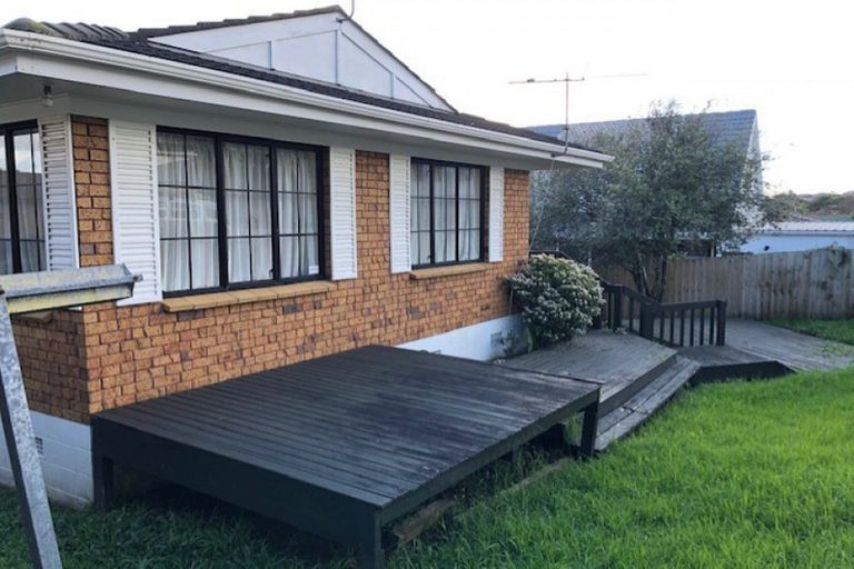 Photo of property in 1/150a Prince Regent Drive, Half Moon Bay, Auckland, 2012