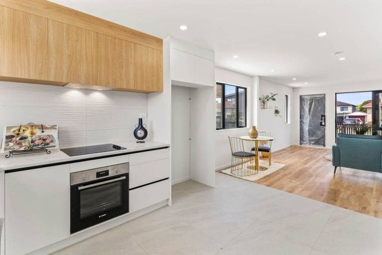 Photo of property in 2/18 Alexander Avenue, Papatoetoe, Auckland, 2025