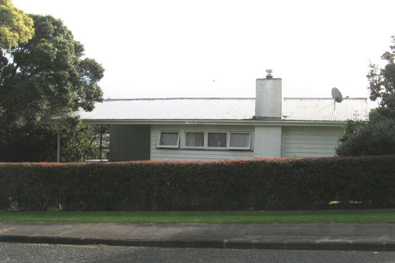 Photo of property in 22 Gill Avenue, Te Atatu Peninsula, Auckland, 0610