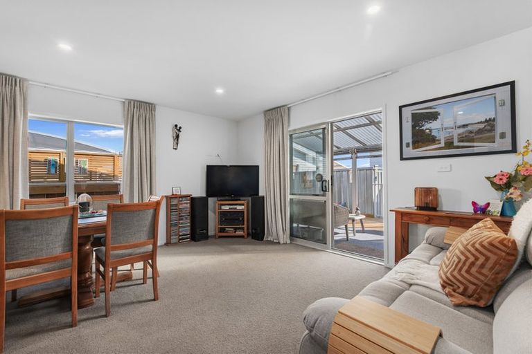 Photo of property in 11 Kamahi Crescent, Papamoa Beach, Papamoa, 3118