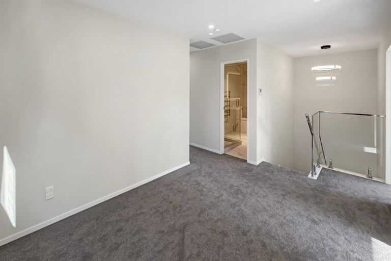 Photo of property in 43 Picnic Point Road, Hobsonville, 0616