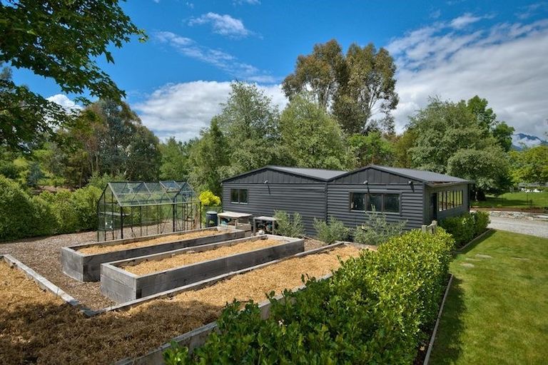 Photo of property in 27 Mooney Road, Speargrass Flat, Queenstown, 9371