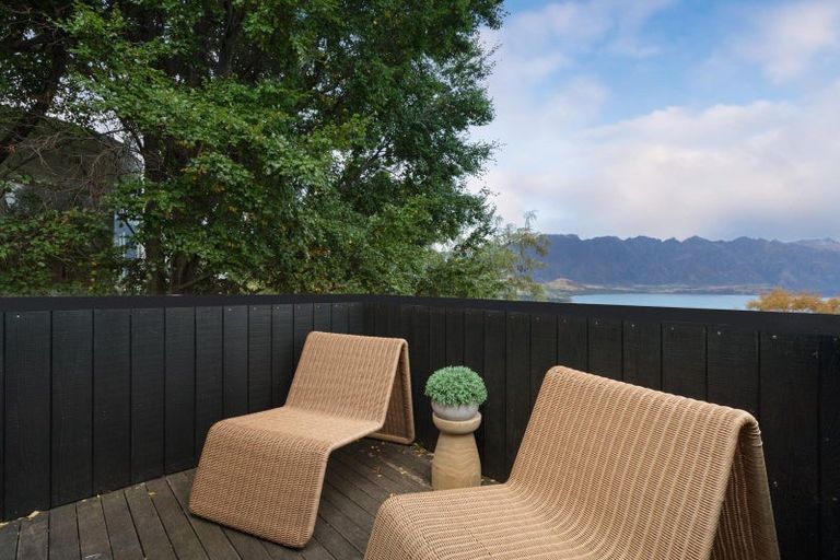 Photo of property in 17b Wynyard Crescent, Fernhill, Queenstown, 9300