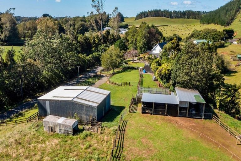 Photo of property in 13 Awai Road, Tarurutangi, New Plymouth, 4372
