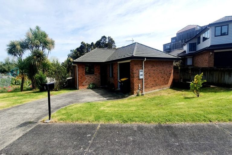 Photo of property in 6 Claywest Place, Glen Eden, Auckland, 0602