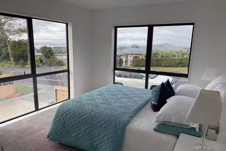 Photo of property in 142a Luckens Road, West Harbour, Auckland, 0618