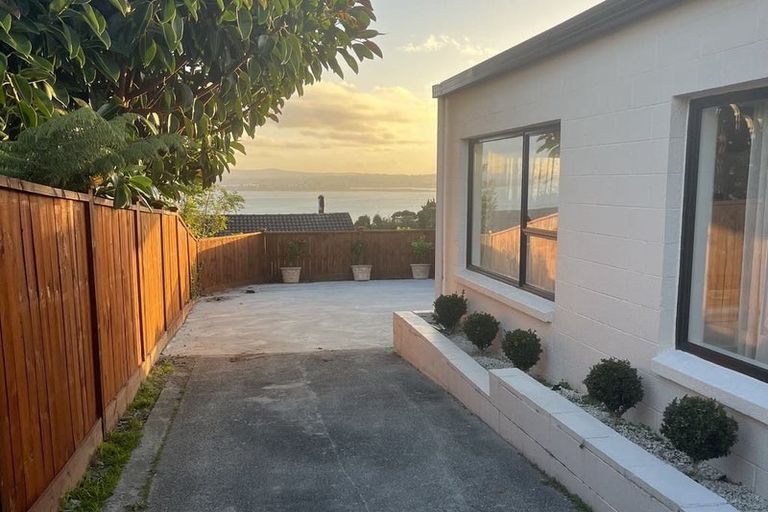 Photo of property in 2/33 Sea Vista Avenue, Beach Haven, Auckland, 0626