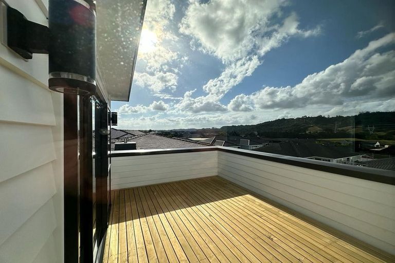 Photo of property in 27 Raymond Grace Avenue, Huapai, Kumeu, 0810