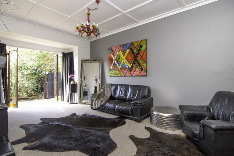 Photo of property in 320 Featherston Street, Palmerston North, 4410