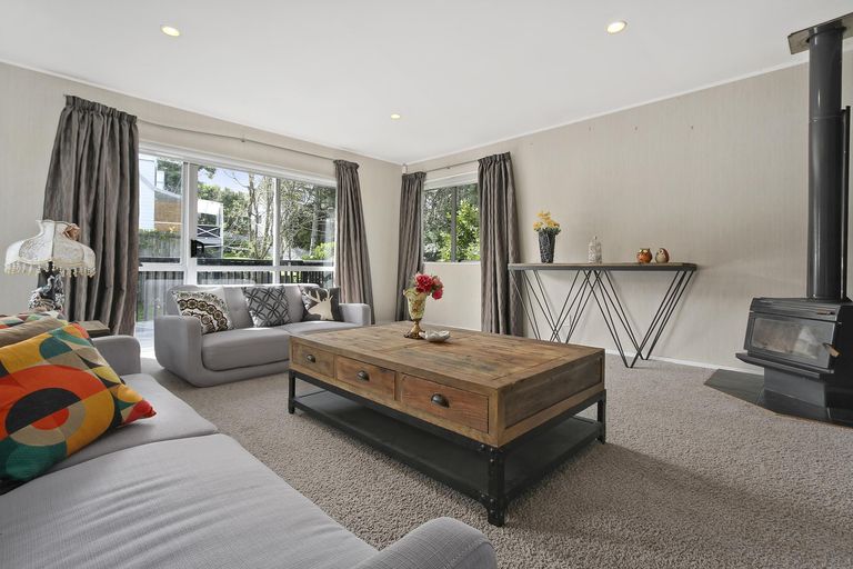 Photo of property in 12 Sari Place, Massey, Auckland, 0614