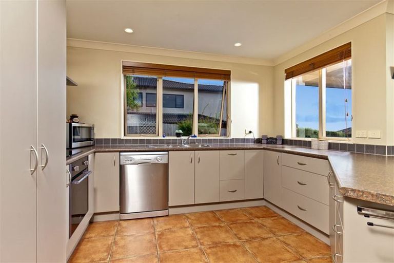 Photo of property in 35 Sapperton Drive, Henderson, Auckland, 0612