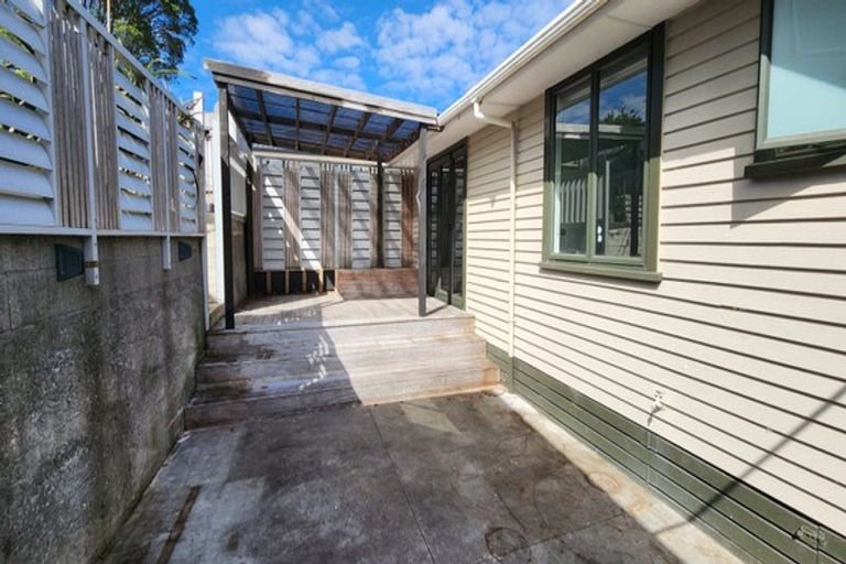 Photo of property in 57 Awanui Street, Merrilands, New Plymouth, 4312