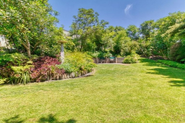 Photo of property in 2 Ritchie Place, Havelock North, 4130