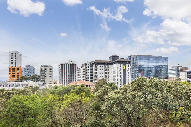 Photo of property in 2/168 Tinakori Road, Thorndon, Wellington, 6011