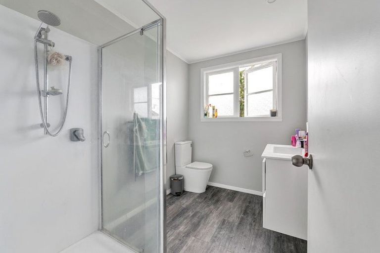 Photo of property in 2 Dixon Avenue, Hawera, 4610