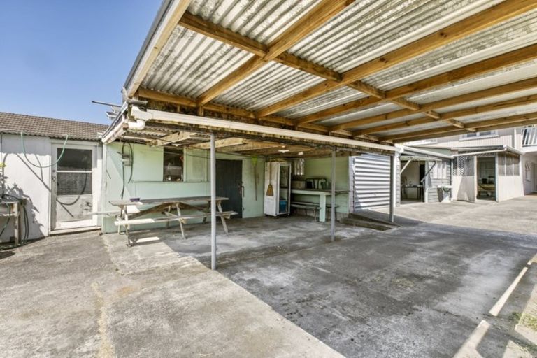 Photo of property in 11 Domain Road, Weymouth, Auckland, 2103