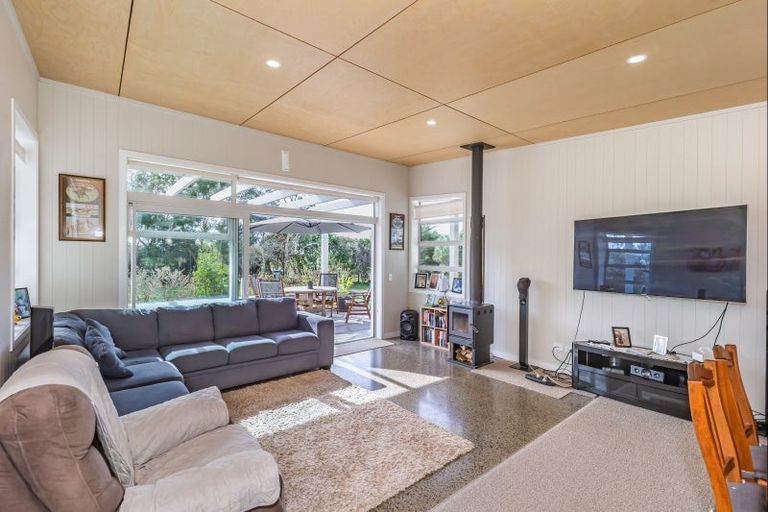 Photo of property in 3 Takapu Road, Manakau, Levin, 5573