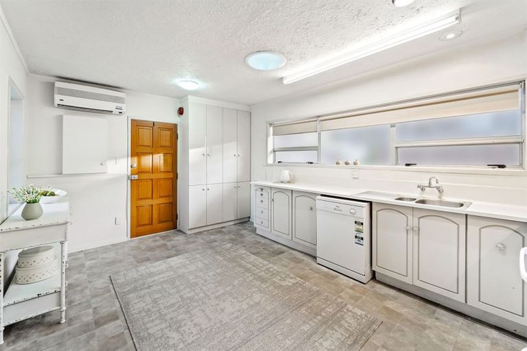 Photo of property in 1/15 Omana Road, Milford, Auckland, 0620